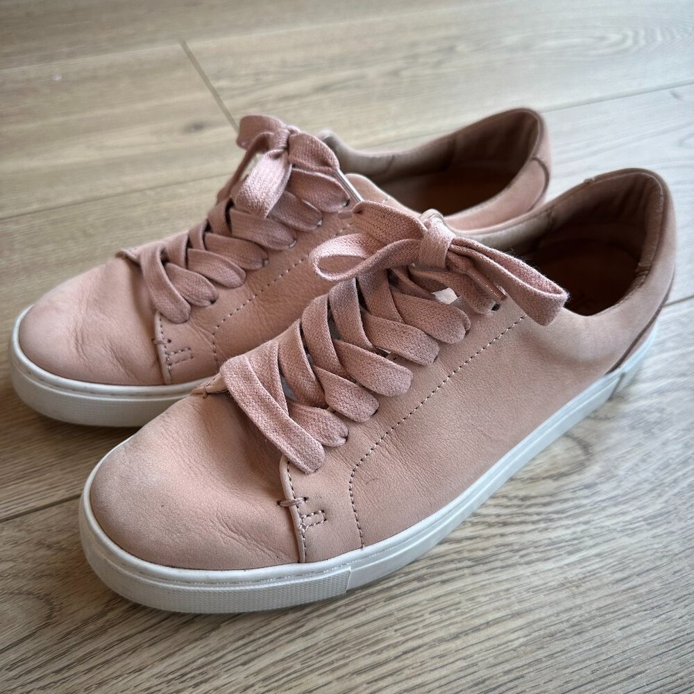 Frye Ivy Court Low Lace Sneaker in Blush Suede – Size 7
